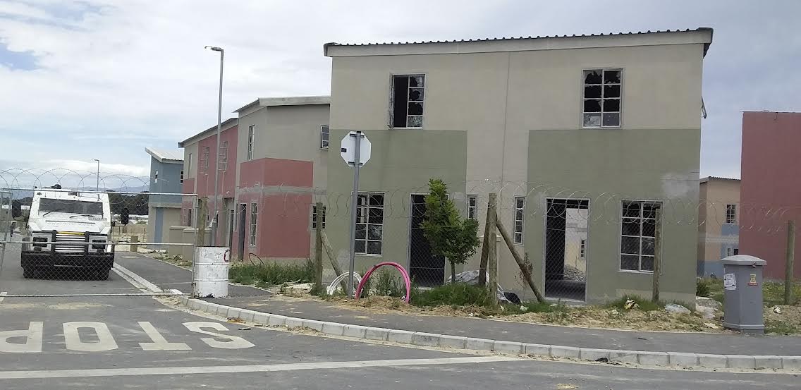 Backyarders occupy houses in Cape Town GroundUp